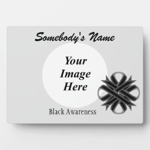 Plaque Photo Le ruban de fermeture noire par Kenneth Yoncich