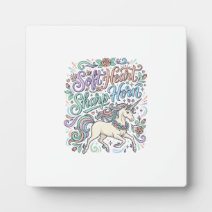 Plaque Photo Licorne Cœur Doux Corne Pointue Fond Blanc Typo