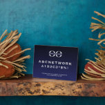 Plaque Photo Logo de l'entreprise Guest Wifi Mot de passe Conne<br><div class="desc">Un mot de passe WiFi de marque moderne vous permettra de partager vos informations réseau avec vos invités. Parfait pour les voyageurs d'affaires,  les voyageurs d'affaires et plus encore. Design moderne minimaliste en noir et blanc avec logo et typographie simple et facile à lire.</div>