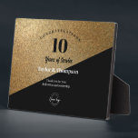 Plaque Photo Logo de reconnaissance des années de service Gold<br><div class="desc">Montrez à vos employés combien vous valorisez leur dévouement et leur loyauté grâce à notre prix du logo de reconnaissance des années de service personnalisé. Cette élégante plaque de chevalet de style trophée sert de symbole d'appréciation intemporel et vous permet de la personnaliser avec le nom de l'employé, les années...</div>