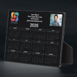 Plaque Photo Logo professionnel personnalisé 2026 Calendrier no<br><div class="desc">Cette plaque en noir et blanc du calendrier des affaires est faite sur mesure avec le nom de votre entreprise professionnelle et les coordonnées de votre bureau en noir et blanc. Cette plaque de calendrier chic présente votre logo d'un côté du haut et une photo professionnelle personnalisée de l'autre. Élément...</div>