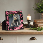 Plaque Photo Love Pet Heart Photo Nom Customisé<br><div class="desc">Amusement moderne Easel Photo Message Pet Plaque- oeuvre d'art colorée et élégante parfaite pour les animaux de compagnie. Ces plaques de chevalet photo d'amour personnalisées et amusantes font de grands cadeaux pour la famille, les amis, les collègues, les enseignants, etc... Le cadeau parfait pour tous vos Valentins qui aiment leurs...</div>