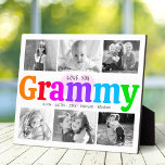 Plaque Photo Love You Grammy Colorful Modern 6 Photo Collage<br><div class="desc">"Je t'aime Grammy." Elle aime chaque minute avec ses petits-enfants. Un visuel ludique, fantaisiste et élégant de la typographie audacieuse colorée à l'arc-en-ciel et de la typographie manuscrite noire recouvrent un coeur rose pâle et doux et un arrière - plan blanc. Ajoutez 6 photos chères de votre choix et customisez...</div>