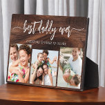 Plaque Photo Meilleur papa Ever Fête des pères en bois Photo Co<br><div class="desc">Célébrez votre père avec la Fête des pères "Best Daddy Ever" Photo Collage Plaque, un hommage sincère à l'homme qui signifie le monde pour vous. Cette plaque magnifiquement conçue présente un collage photo de haute qualité et personnalisable, vous permettant de présenter des souvenirs et des moments spéciaux. Le collage est...</div>