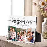 Plaque Photo Meilleure grand-mère - Collage photo pour petits-e<br><div class="desc">Célébrez la "Meilleure Grand-mère jamais" avec cette Plaque de collage de photos pour petits-enfants personnalisée. Ce cadeau plein de coeur comprend un collage magnifiquement arrangé de photos chères capturant des moments spéciaux, complété par un message d'amour. Conçu à partir de matériaux de haute qualité avec une finition épurée, il est...</div>