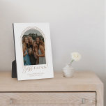 Plaque Photo Meilleurs Amis BFF Elegant Cadre Arc Garde photo<br><div class="desc">Un cadeau photo spécial, mémorable et magnifique pour les meilleurs amis. Le design comprend une seule mise en page photo dans un design arche moderne avec cadre en cercle concentrique en or faux rose pour afficher votre propre photo soeur spéciale. "Best Friends" est conçu dans une typographie d'or style et...</div>