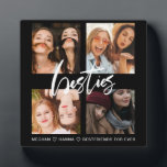 Plaque Photo Meilleurs amis Carré 4 Photos collage besties noir<br><div class="desc">Un grand cadeau pour célébrer votre amitié ! Une plaque photo noire avec vos 4 photos préférées,  personnalisée avec vos noms.</div>