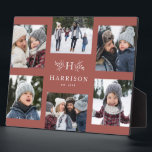 Plaque Photo Monogramme 6 photo collage nom de famille rose pou<br><div class="desc">Un collage de six photos entoure une simple branches initiale et rustique avec un nom et une année. Fait un grand cadeau de gardien. Reportages de votre année, le meilleur de votre séance photo de famille, photos de petits-enfants, photos de mariage et plus encore. L'élégante arrière - plan rose et...</div>