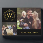 Plaque Photo Monogramme Wreath Editable Color Custom Photo Fram<br><div class="desc">Personnalisez simplement votre texte et vos photos et créez un cadeau unique pour vous-même ou pour quelqu'un que vous aimez ! La couleur Arrière - plan peut être changée en n'importe quelle couleur de votre choix !</div>