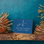 Plaque Photo Mot de passe Wifi en bleu<br><div class="desc">Un mot de passe WiFi moderne vous permettra de partager vos informations réseau avec vos invités. Idéal pour les locations Airbnb,  chambres d'hôtes et plus encore. Design moderne minimaliste en noir et blanc avec script élégant et typographie simple,  facile à lire.</div>