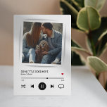 Plaque Photo Musique Chanson Artiste Couple Photo<br><div class="desc">La plaque photo à thème en streaming de musique vous permet de remplacer la photo par la vôtre, d'ajouter le nom de la chanson et de l'artiste, et de présenter les derniers symboles de streaming de musique moderne. Avec ce cadeau, vous pouvez instantanément créer un moment personnalisé qui est à...</div>