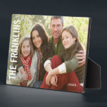 Plaque Photo Notre cadre photo personnalisé de famille<br><div class="desc">Personnalisez simplement votre texte et vos photos et créez un cadeau unique pour vous-même ou pour quelqu'un que vous aimez ! La couleur Arrière - plan peut être changée en n'importe quelle couleur de votre choix !</div>