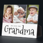 Plaque Photo Nous vous aimons Mamie multiple Grandchildren phot<br><div class="desc">La "Plaque de l'Easel "We Love You Grandma", personnalisable, est un cadeau plein de chaleur et de réflexion qui célèbre le lien spécial entre une grand-mère et ses petits-enfants. Cette plaque magnifiquement conçue vous permet de présenter de nombreuses photos chères des petits-enfants, ce qui en fait un gardien vraiment personnalisé...</div>