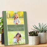 Plaque Photo Papa Nous t'aimons Poème 2 Photo Vert et Gris<br><div class="desc">Plaque photo vert et gris argenté Eucalyptus avec poème en fusion cardiaque pour papa (modifiable) avec 2 de vos photos préférées. Le modèle est mis en place pour que vous personnalisiez la formulation actuelle qui dit "papa, nous t'aimons tant nos coeurs pourraient exploser en un million de baisers [noms d'enfants]"....</div>