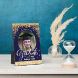 Plaque Photo Parties scintillant d'or élégant Sparkling Graduat<br><div class="desc">Elégante Parties scintillant d'or Sparkling Graduation Plaque photo. Félicitations à la GRAD ! Félicitations pour leur succès bien mérité et célébrez-les avec cette magnifique plaque de plateau avec chevalet stand. Tous les textes sont pré-arrangés pour que vous personnalisiez facilement et rapidement avec vos propres détails.</div>