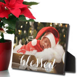 Plaque Photo Pâte de Noël BÉNÉFICIÉE Retour Photo sans cadre<br><div class="desc">Cette plaque photo en forme de tablette possède un chevalet intégré pour l'affichage sans cadre de votre photo préférée. Comprend le mot BLESSED dans un beau script blanc (peut être supprimé ou modifié) et toute autre information que vous voulez inclure. Créez un souvenir à donner en cadeau ou pour vous-même....</div>
