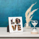 Plaque Photo Personnalisé Moderne LOVE Photo Collage Minimalist<br><div class="desc">CHAQUE JOUR JE T'AIME PLUS. Grand cadeau pour la Saint-Valentin,  les Anniversaires ou pour les jeunes mariés : Cette plaque photo moderne est facile à customiser avec vos 4 photos préférées à l'intérieur de la conception minimaliste LOVE découpée typographie.Le texte en dessous du mot LOVE peut être personnalisé.</div>
