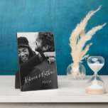 Plaque Photo Photo de couple amour personnalisé Date de mariage<br><div class="desc">Plaque de date de mariage de photo de couple d'amour personnalisée</div>