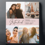 Plaque Photo Photo de la Sisterhood moderne Collage rose pâle<br><div class="desc">Profitez d'un collage photo spécial gardienne de vos soeurs ou de vos meilleurs amis. Avec une typographie de style signature avec un coeur sur le dessus et du texte pour vous de customiser. Si vous souhaitez modifier la taille de la police, la couleur, etc., cliquez sur personnaliser pour accéder au...</div>