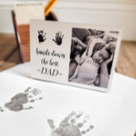 Plaque Photo Photo Fête des pères d'anniversaire papa<br><div class="desc">Un cadeau sucré pour papa ! Cette plaque photographique deviendra une pièce de garde. Ajoutez les empreintes de votre enfant en prenant une photo des empreintes, en enlevant l’arrière - plan à l’aide d’un site comme remove.bg ou canva, et en téléchargeant à l’aide de la fonction de personnalisation sur Zazzle....</div>