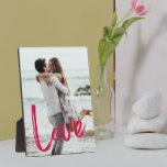Plaque Photo Pink LOVE Script Easel photo sans cadre<br><div class="desc">Ce charmant charmant chevalet de chevalet de script Hot rose LOVE plaque photo sans cadre a un chevalet intégré pour l'affichage sans cadre de votre photo préférée. Comprend le mot LOVE dans un magnifique script rose. Créez un souvenir de votre photo préférée ou donnez à quelqu'un comme cadeau précieux.</div>