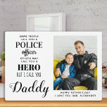 Plaque Photo Police Officier Hero Daddy Fête des pères Photo<br><div class="desc">"Certains vous appellent un policier, d'autres peuvent vous appeler un héros, mais je vous appelle papa." ! Surprenez votre policier et papa préféré avec cette carte cadeau de fête des pères de papa de police personnalisée super doux cette fête des pères. Personnalisez avec votre photo, message et nom préférés. Cette...</div>