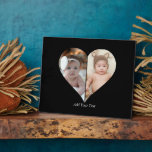 Plaque Photo Poster de collage photo en forme de coeur 2<br><div class="desc">Cette photo personnalisée en forme de coeur organise magnifiquement vos souvenirs préférés en forme de coeur, symbolisant l'amour et la connexion. Parfait pour des occasions spéciales comme des anniversaires, des mariages ou la Saint-Valentin, ce design met en valeur vos moments chéris de manière significative et artistique. Son agencement unique crée...</div>