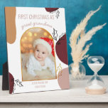 Plaque Photo Premier Noël comme | Photo Holly Shapes Gold Arch<br><div class="desc">La plaque photographique de Noël garde le saké pour les premiers noël d'un parent spécial dans leur nouveau rôle. L'exemple de libellé dit "premier noël comme arrière grand-mère .. je vous aime gee gee [nom]" et vous pouvez modifier ceci pour votre nana, maman, tante ou qui vous voulez. Le design...</div>