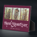 Plaque Photo Retro Stars Cranberry Meilleure Maman Jamais Colla<br><div class="desc">Plaque photo rétro et unique de la journée de la mère avec 3 photos de vous avec un texte typographique qui dit "meilleure maman jamais" avec des étoiles. L'arrière - plan est rouge canneberge.</div>