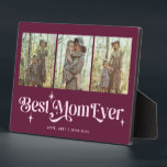 Plaque Photo Retro Stars Cranberry Meilleure Maman Jamais Colla<br><div class="desc">Plaque photo rétro et unique de la journée de la mère avec 3 photos de vous avec un texte typographique qui dit "meilleure maman jamais" avec des étoiles. L'arrière - plan est rouge canneberge.</div>