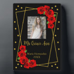 Plaque Photo Rose rouge Noir et or Quinceañera<br><div class="desc">Quinceañera en or et noir avec des roses rouges traditionnelles vibrantes et typographie classique. Modèle photo via Pixabay sous licence CC0 et doit être remplacé par votre propre photo</div>