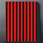 Plaque Photo Ruby Black<br><div class="desc">Ruby Black est un design simple de bandes noires et rouges qui convient à toutes les occasions et à tous les objets. Cette image est disponible sur une variété d'autres produits,  il suffit de cliquer sur le lien sous la photo près de "About this Design".</div>