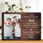 Plaque Photo Rustic Funny Papa Poem Photo Fête des pères person<br><div class="desc">Surprise papa cette fête des pères avec une plaque photo personnalisée 3. "Je souris parce que vous êtes mon DAD, je ris parce qu'il n'y a rien que vous puissiez faire à ce sujet." Personnalisez cette plaque papa avec la photo, le message et le nom préférés. Visitez notre collection pour...</div>