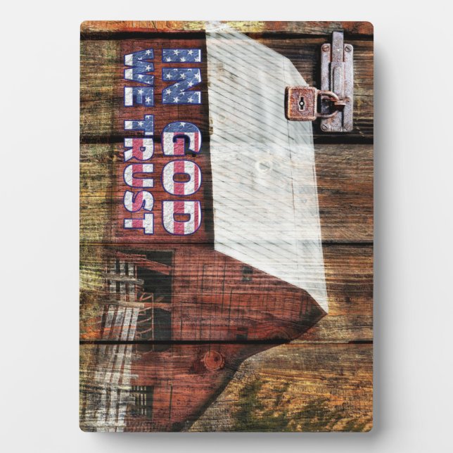 Plaque Photo Rustic Red faded Barn With Latch In God We Trust (Devant)