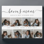 Plaque Photo Script unique Photo Collage Bonus Maman Fête des m<br><div class="desc">Honor a belle-mère spéciale this Mother's Day with our Unique Script Photo Collage Bonus Mom sign. Il crée un collage photo rectangulaire et propre avec une élégance intemporelle. Les clichés monochromes et la calligraphie manuscrite captent l'amour d'une famille, ce qui en fait un cadeau unique, moderne, chic et sentimental. Ce...</div>