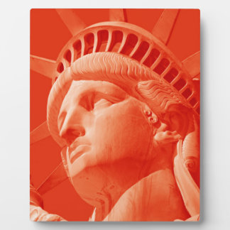 Plaque Photo Statue rouge de la Liberté