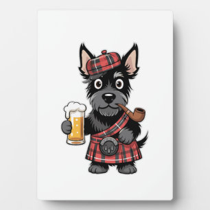 Plaque Photo Térrier écossais en kilt tartan avec bière et pipe