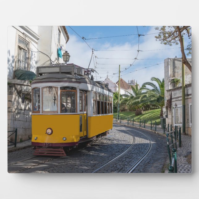 Plaque Photo Tramway jaune rétro dans la rue à Lisbonne, Portug (Devant)