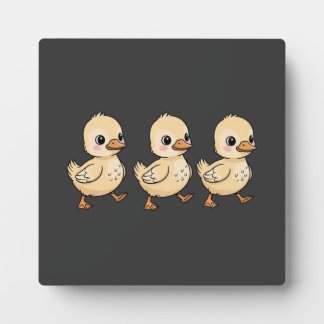 Plaque Photo Trois Canetons Marchant en Rangée – Mignon