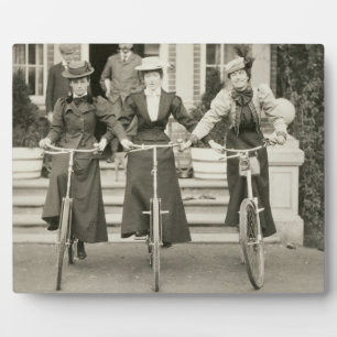 Plaque Photo Trois femmes à vélo, début des années 1900 (photo