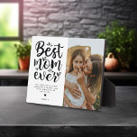 Plaque Photo Typographie à la mode Meilleure Maman Jamais Photo<br><div class="desc">Découvrez le cadeau ultime de la Fête des Mères qui la laissera sans voix - une Typographie branchée 'Best Mom Ever' Plaque photo personnalisée avec un message spécial et le nom de ses enfants. Ajoutez une touche de nostalgie en incluant des photos de famille chères dans le design noir et...</div>