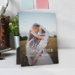 Plaque Photo Typographie script photo personnalisée couple<br><div class="desc">Créez votre propre élégant "meilleur ensemble" typographie citation superposition photo mariage tenue cadeau personnalisé plaque d'affichage avec des noms de couple,  coeur rouge,  et votre texte.</div>