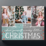 Plaque Photo Un joyeux petit collage photo de famille de Noël<br><div class="desc">Un Joyeux Petit Noël Famille Personnalisé 3 Photo Collage Plaque. Avec des polices modernes amusantes,  des baies,  et un arrière - plan turquoise et charbon de bois glacé! Remplacez par vos photos et envoyez un message de Noël personnalisé à votre famille et à vos amis !</div>