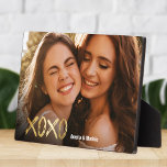 Plaque Photo XOXO Best Friends Gold Script BFF Photo<br><div class="desc">Un beau cadeau pour votre bestie pour un anniversaire ou la Saint-Galentin ! XOXO en caractères d'or en gras,  ainsi que vos noms et photos personnalisés sur une plaque photo branchée.</div>