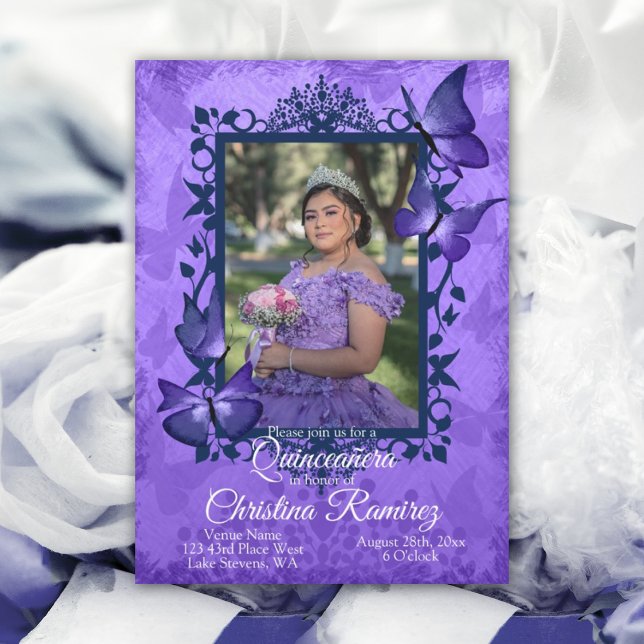 Plat pourpre, Papillon bleu Quinceanera Invitation (purple navy blue quinceanera invitation butterflies decorative fancy frame border purple gown dress)
