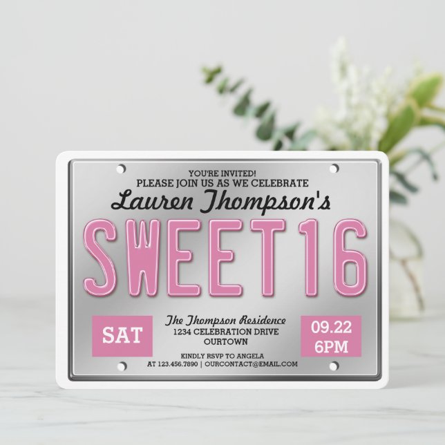 Plate de licence rose Sweet 16 Invitations de part (Debout devant)