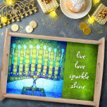 Plateau Blue Hanoukka Menorah Live Love Sparkle Shine<br><div class="desc">"L'amour vivant brille." Une photo de fond d'une menorah d'art bleu et vert, colorée et lumineuse, vous permet d'inaugurer les vacances d'Hanoukka dans le style. Sentez la chaleur et la joie de la saison des fêtes chaque fois que vous utilisez ce magnifique plateau de service en bois Hanoukka coloré. Ce...</div>
