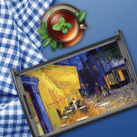Plateau Café Terrasse à Night Vincent van Gogh<br><div class="desc">Un plateau de service avec Cafe Terrace at Night (1888) de Vincent van Gogh (1853-1890). Cette peinture à l'huile post-impressionniste reflète à merveille l'ambiance enchanteresse d'une rue animée à Arles, en France, illuminée par la lumière chaude de la terrasse du café. Sa construction robuste assure la durabilité, ce qui en...</div>