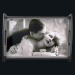 Plateau Romantic Couple Vintage Retro Photo Élégant Amour<br><div class="desc">Photo vintage d'un couple se regardant avec amour pendant que l'homme embrasse la joue de la femme. Montrer votre style vintage avec une touche de romance. Ce plateau de service ferait aussi un grand cadeau de mariage, de fiançailles ou de Saint-Valentin ! Consultez ma boutique pour trouver des produits correspondants...</div>