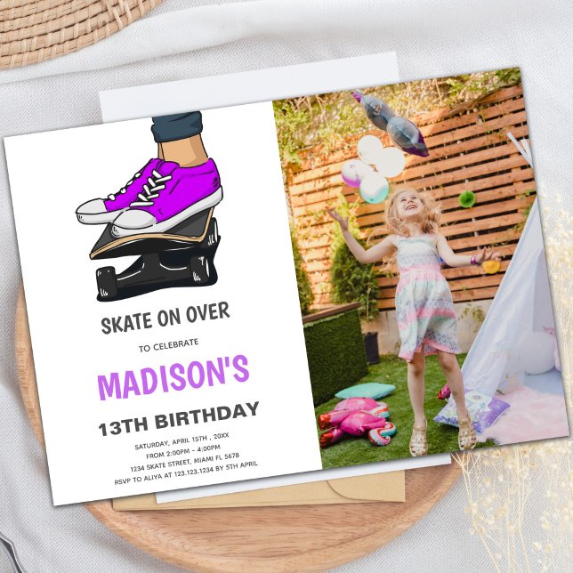 Platines violettes Invitations avec photo (Purple Skateboards Invitations with photo)